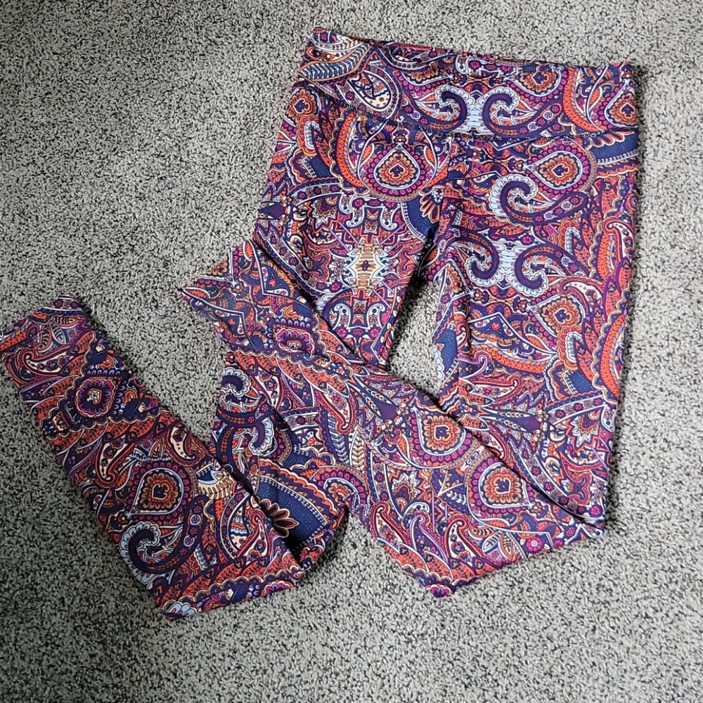 Yoga pants by Kiragrace